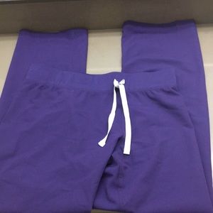 Figs scrubs Livingston pant in Small P [purple]